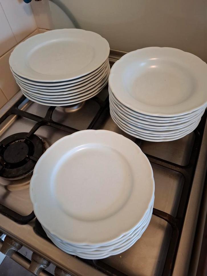 Licht blauw Vintage Ikea borden set, Huis en Inrichting, Keuken | Servies, Gebruikt, Bord(en), Effen, Aardewerk, Ophalen