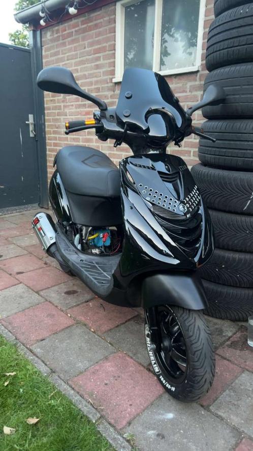 Zip 180lc brom, Fietsen en Brommers, Scooters | Piaggio, Zo goed als nieuw, Zip, Maximaal 45 km/u, Benzine, Ophalen of Verzenden