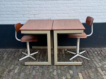 Set Vintage Retro kinderbureau en stoelen