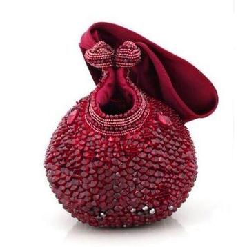 BEAVALDES CLUTCH ROOD (nieuw 2011 fal/winter) beschikbaar voor biedingen