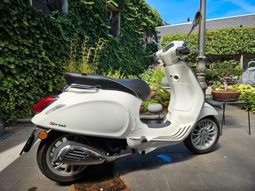 Vespa Sprint 50 scooter met RONDE koplamp van 1ste eigenaar  beschikbaar voor biedingen
