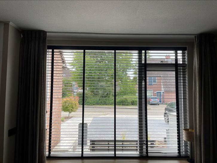 Mooie zwarte houten jaloezien, Huis en Inrichting, Stoffering | Gordijnen en Lamellen, Zo goed als nieuw, Ophalen