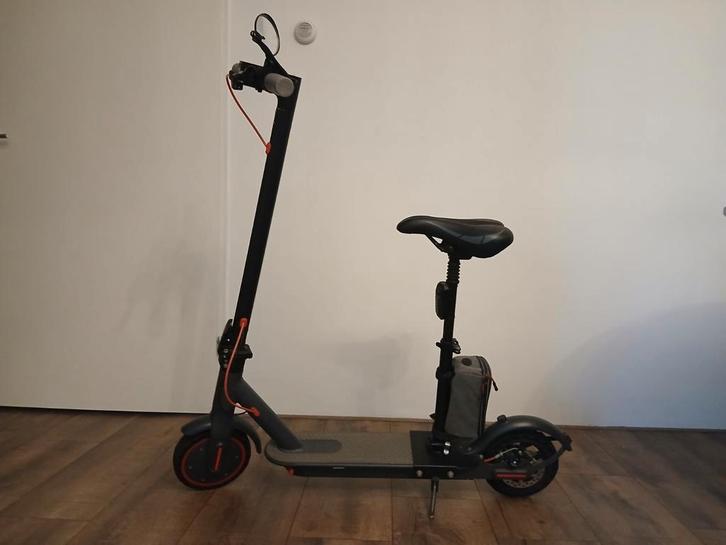 Elektrische Step met Zadel (inclusief) oplader, Fietsen en Brommers, Steps, Gebruikt, Elektrische step (E-scooter), Ophalen of Verzenden