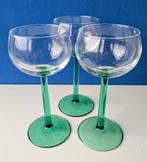 Retro wijnglazen/ met slanke groene voet, Huis en Inrichting, Keuken | Servies, Glas of Glazen, Gebruikt, Ophalen of Verzenden