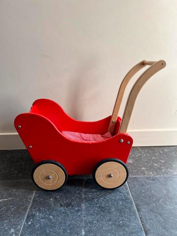 Houten poppenwagen met bijbehorend dekentje beschikbaar voor biedingen