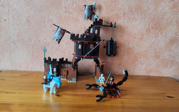 Lego Knight's kingdom: Scorpion prison cave 8876., Kinderen en Baby's, Speelgoed | Duplo en Lego, Zo goed als nieuw, Lego, Complete set