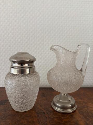 Antieke theebus en roomkan van ijsglas. Set van 2. beschikbaar voor biedingen