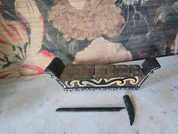 Beschilderd houten gamelan xylofoon beschikbaar voor biedingen