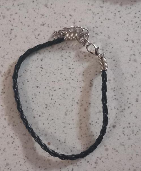 Gevlochten lederen armband "nieuw" 19cm zonder sluiting en v, Hobby en Vrije tijd, Kralen en Sieraden maken, Nieuw, Overige typen