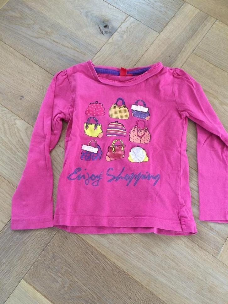 Leuke roze longsleeve met opdrukken van tasjes maat 104/110, Kinderen en Baby's, Kinderkleding | Maat 104, Gebruikt, Meisje, Shirt of Longsleeve