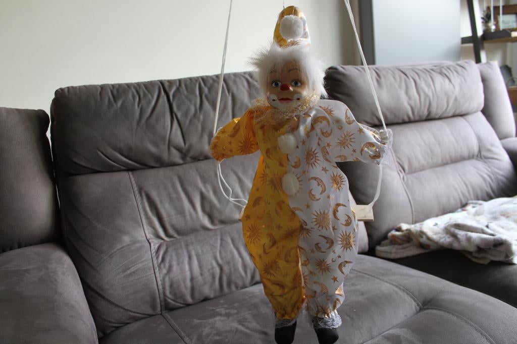 2x zittende clownop schommel om op te hangen, Verzamelen, Poppen, Ophalen of Verzenden, Zo goed als nieuw, Pop