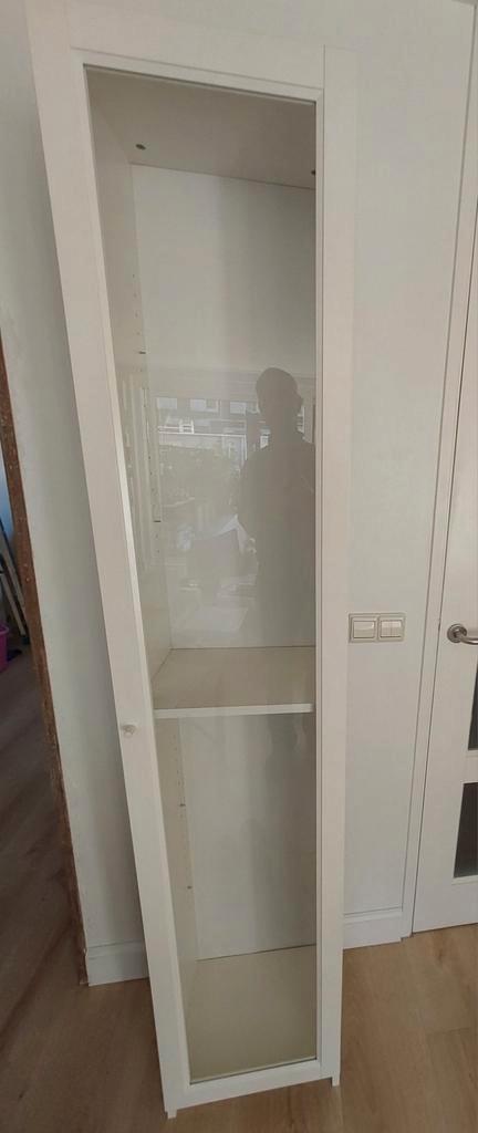 Witte IKEA Billy kast met glazen deur, Huis en Inrichting, Kasten | Boekenkasten, Gebruikt, Minder dan 50 cm, 200 cm of meer, 25 tot 50 cm