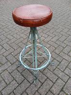 Vintage staaldraad gesmede barkruk, Ophalen, Gebruikt, 60 tot 90 cm, 1 kruk