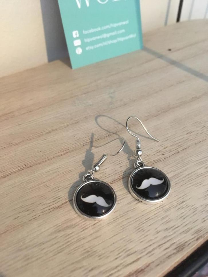 Snorren, Sieraden, Tassen en Uiterlijk, Oorbellen, Nieuw, Knopjes of Stekers, Overige materialen, Zwart, Ophalen of Verzenden