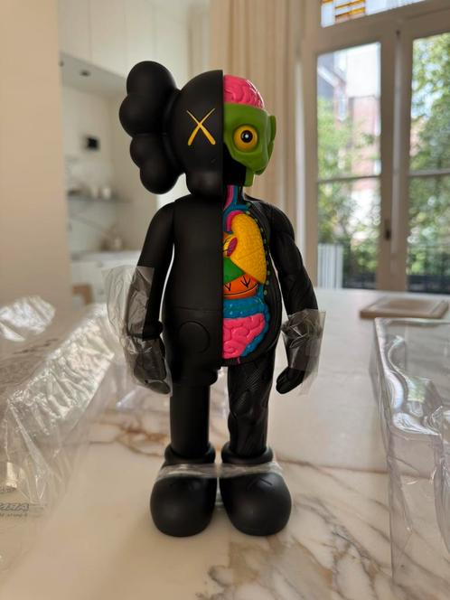 Kaws Companion Flayed Open Black, Antiek en Kunst, Kunst | Designobjecten, Ophalen of Verzenden