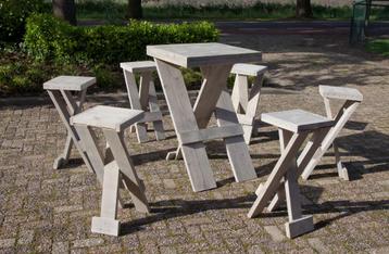 Nieuw steigerhout tafel met 6 krukken inklapbaar beschikbaar voor biedingen