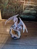 Draak op Geode met Lichtje - Decoratief Beeld, Verzamelen, Ophalen of Verzenden, Nieuw, Overige soorten, Beeldje of Figuurtje