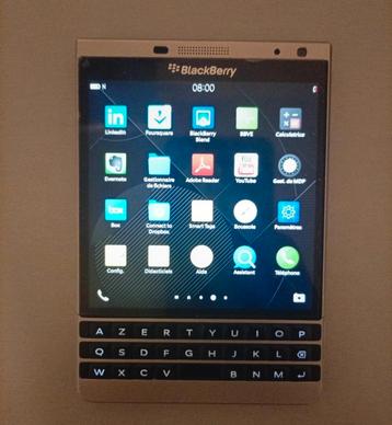 Goede werkend blackberry passport silver edition.

32GB gehe beschikbaar voor biedingen