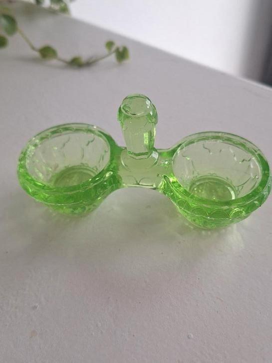 Antieke Uranium Glas Zoutkelder 11,5 cm, Antiek en Kunst, Antiek | Glas en Kristal, Ophalen of Verzenden