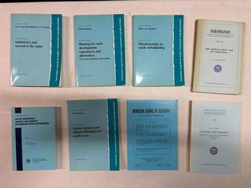 Indonesië/Indië Boeken - Studies, Politiek, etc. beschikbaar voor biedingen