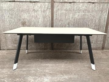 NIEUWE BUREAUS MET SCHAAMSCHOT - LAATSTE STUKS EXTRA KORTING beschikbaar voor biedingen