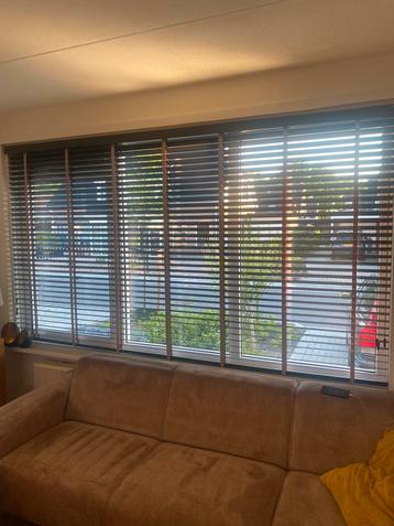 Houten lamellen. Zwart met taupe banden. 300x170cm beschikbaar voor biedingen