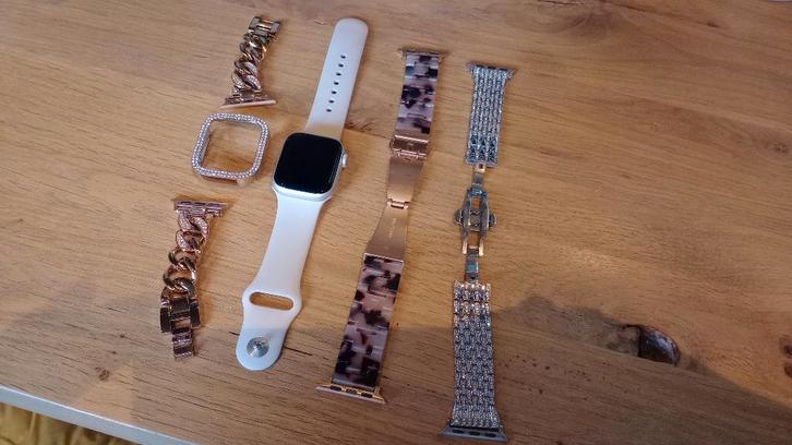 Apple Watch 8 series GPS Starlight incl. bandjes, Sieraden, Tassen en Uiterlijk, Smartwatches, Gebruikt, iOS, Zilver, Afstand
