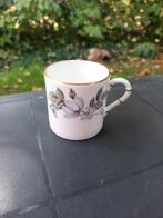 Vintage Royal Worcester June Garland Demitasse Kopje, Antiek en Kunst, Antiek | Porselein, Ophalen of Verzenden