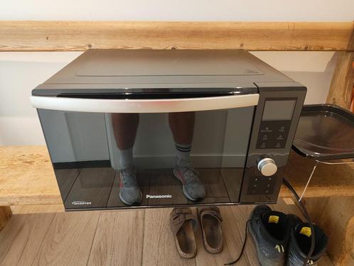Combimagnetron oven panasonic NNDF383BE, Witgoed en Apparatuur, Magnetrons, Zo goed als nieuw, Vrijstaand, Combimagnetron, 45 tot 60 cm