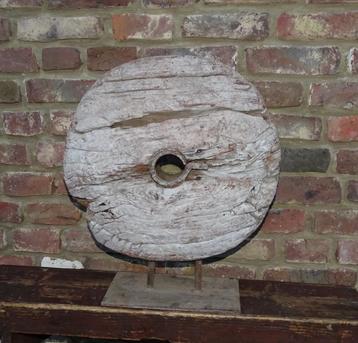 hoffz woondecoratie houten wiel op standaard beschikbaar voor biedingen