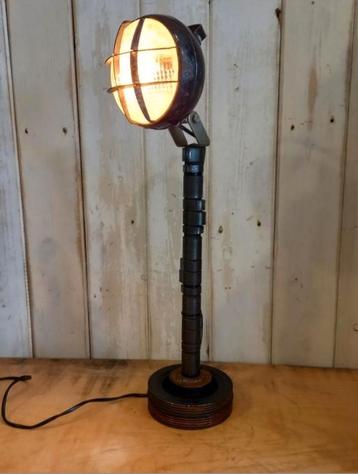 Industriële lamp - upcycling - mancave beschikbaar voor biedingen