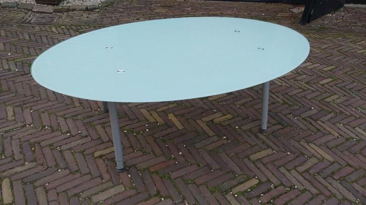 ovale glas tafel, Huis en Inrichting, Tafels | Salontafels, Zo goed als nieuw, Minder dan 50 cm, 100 tot 150 cm, Ovaal, Glas, Ophalen of Verzenden