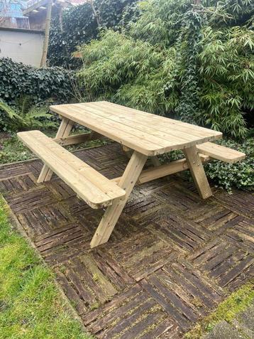 Nieuwe Houten Picknicktafels beschikbaar voor biedingen