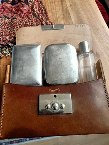 Vintage Leren Reisetui met Zilveren Accessoires beschikbaar voor biedingen