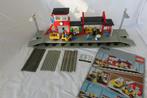 Lego 4.5V / 12v trein, set 7824 station, Kinderen en Baby's, Speelgoed | Duplo en Lego, Ophalen of Verzenden, Gebruikt, Complete set