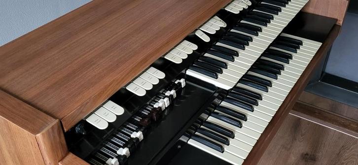 Hammond M-102 Orgel - Klassieker!, Muziek en Instrumenten, Orgels, Gebruikt, Hammondorgel, 2 klavieren, Ophalen