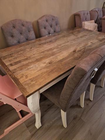 Eettafel  beschikbaar voor biedingen