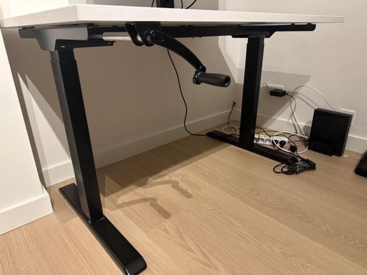 Zit-sta bureau, Huis en Inrichting, Bureaus, Zo goed als nieuw, Stabureau, In hoogte verstelbaar, Ophalen