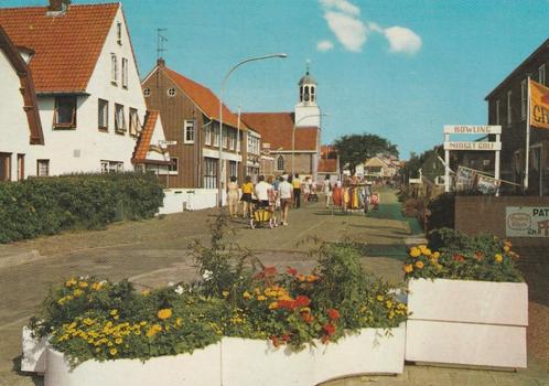 DE KOOG TEXEL Dorpsstraat, Verzamelen, Ansichtkaarten | Nederland, Gelopen, Waddeneilanden, 1960 tot 1980, Verzenden