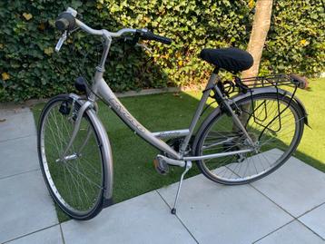 Damesfiets framemaat 52 zilvergrijs beschikbaar voor biedingen