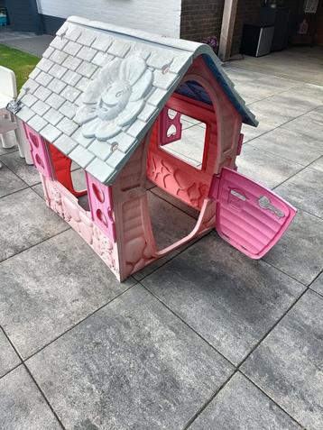 Kinder speelhuisje beschikbaar voor biedingen