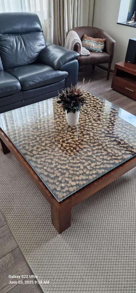Teakhouten salontafel met glazen blad /unieke houten vulling, Huis en Inrichting, Tafels | Eettafels, Gebruikt, 100 tot 150 cm