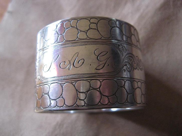 Mooie 925 zilveren gegraveerde servetring rond 1845, Antiek en Kunst, Antiek | Goud en Zilver, Zilver, Ophalen of Verzenden