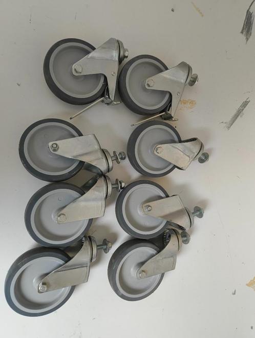 8 zwenkwielen waarvan 2 met een rem., Doe-het-zelf en Verbouw, Zwenkwielen, Gebruikt, Ophalen