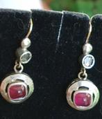 Vintage oorbellen (jaren 40-50) 9 K goud + zilver en robijn, Sieraden, Tassen en Uiterlijk, Antieke sieraden, Verzenden, Goud