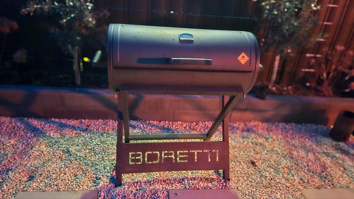 Boretti BBQ -, Tuin en Terras, Houtskoolbarbecues, Gebruikt, Met accessoires, Ophalen