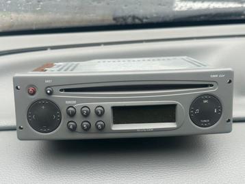 Originele Renault autoradio met CD-speler beschikbaar voor biedingen
