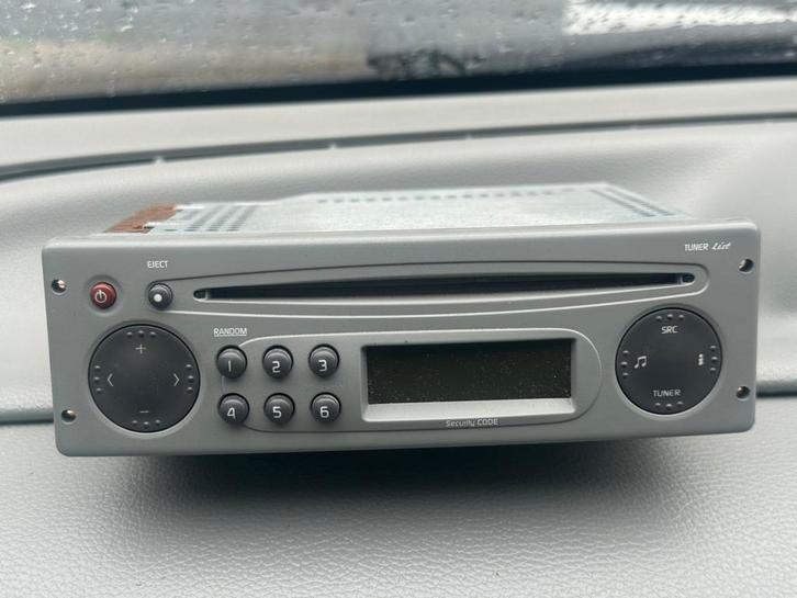 Originele Renault autoradio met CD-speler, Auto diversen, Autoradio's, Gebruikt, Ophalen of Verzenden