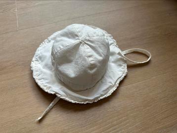 Prenatal zonnehoedje maat 46-48 beschikbaar voor biedingen