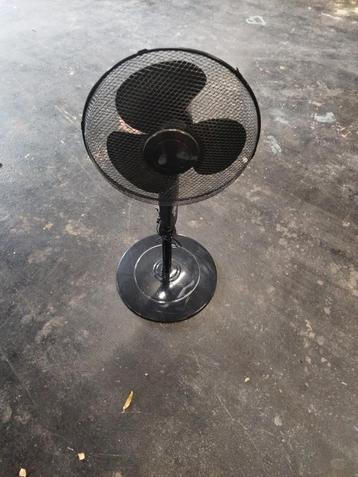 Gebruikte Tafelventilator - Koel de Zomer Door! beschikbaar voor biedingen